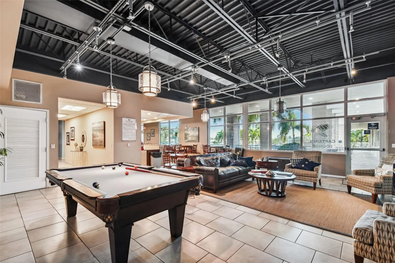 Captain's Lounge