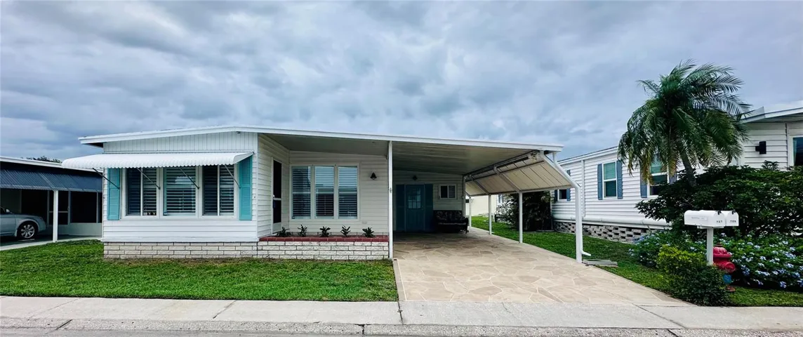 Front view of spacious lot