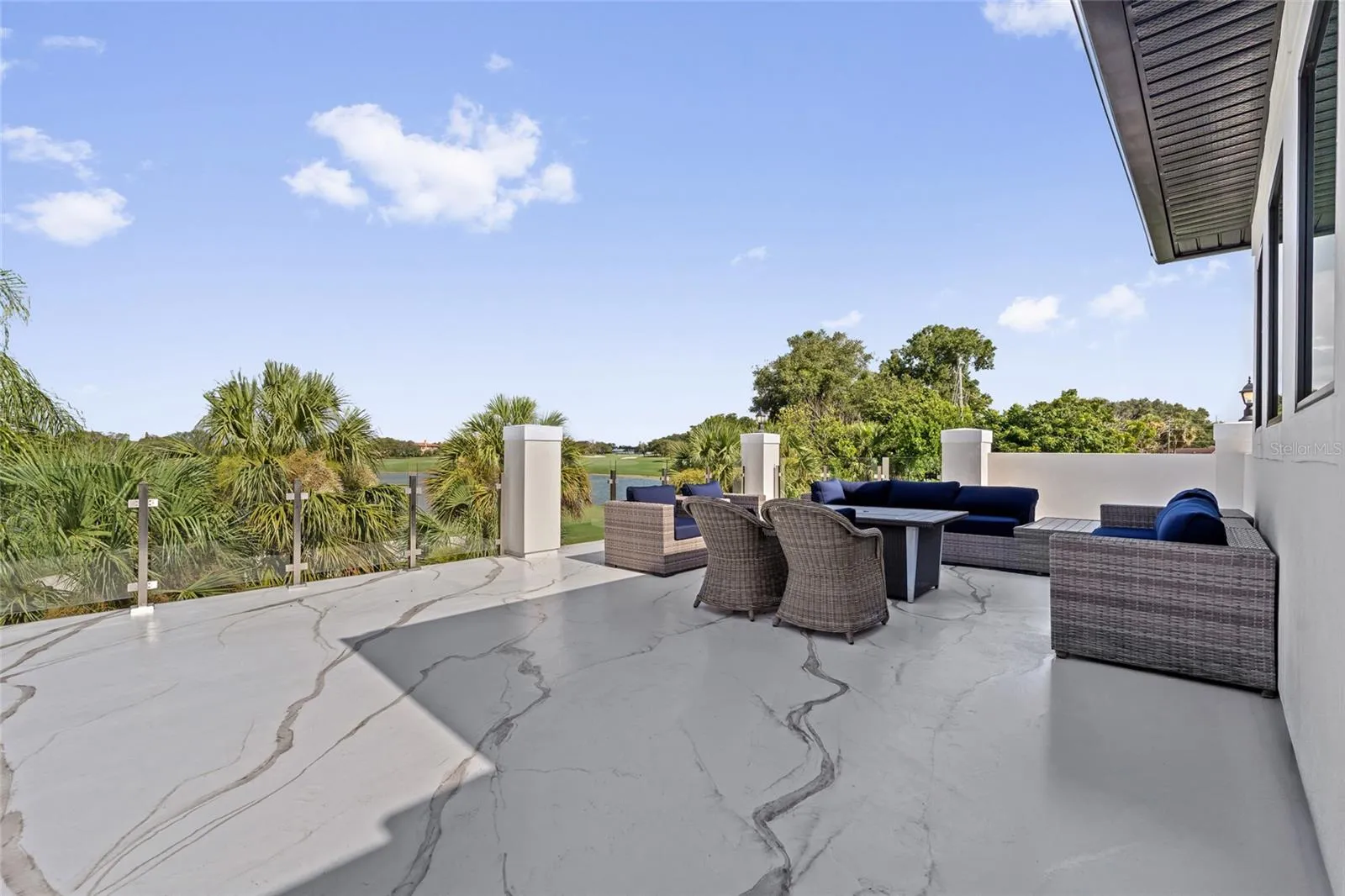West Facing Lanai