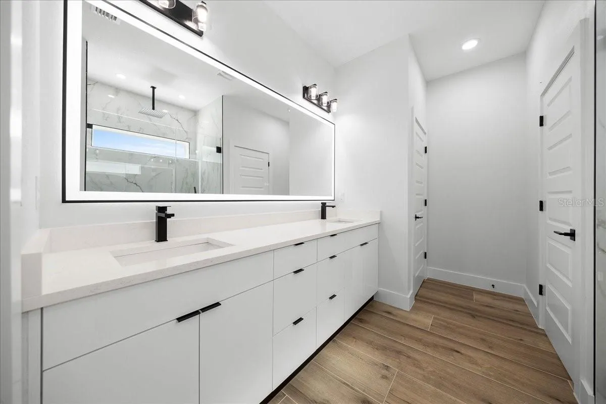 Ensuite Double Sinks