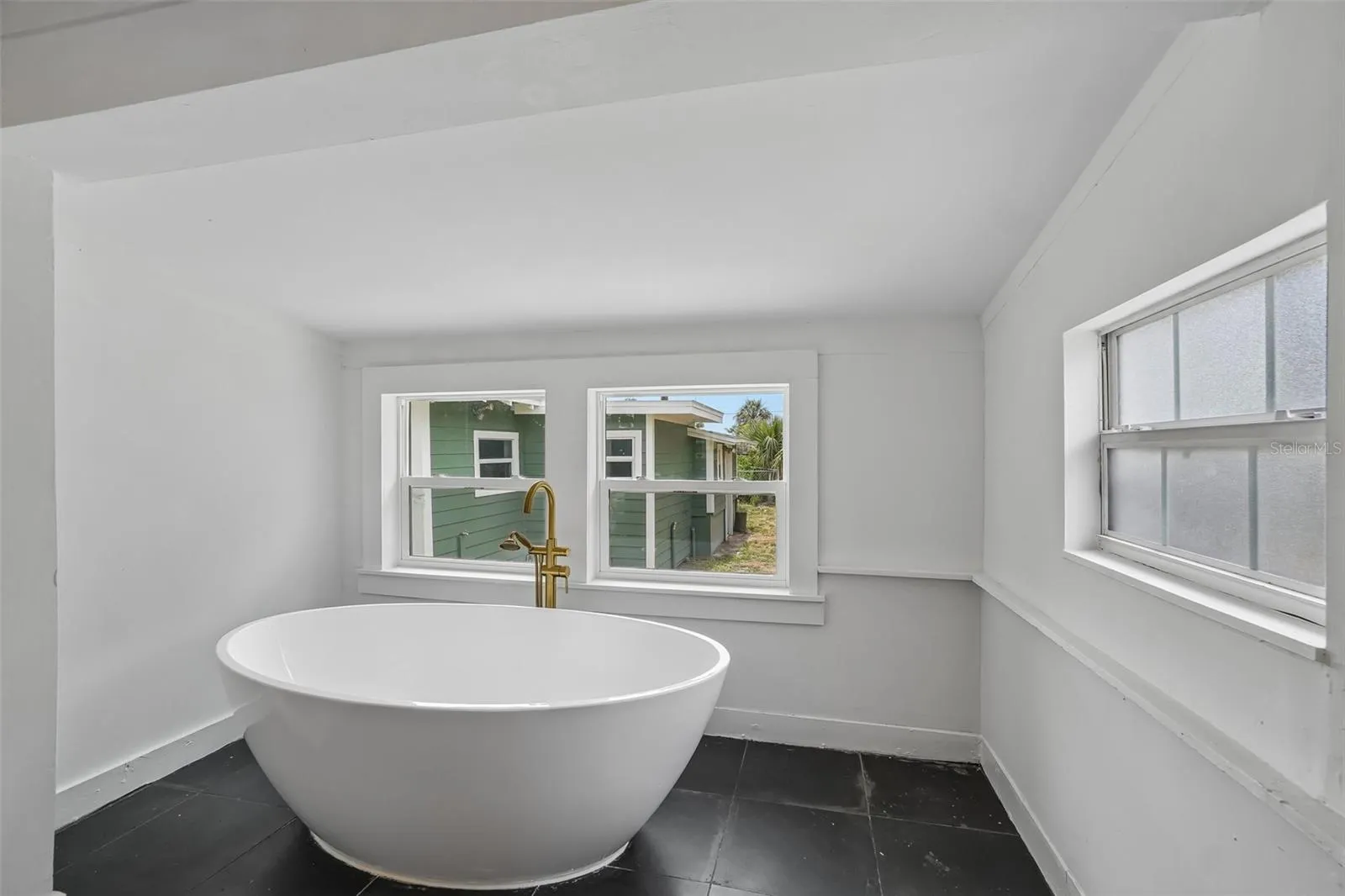 Primary Bathroom - Bathtub View