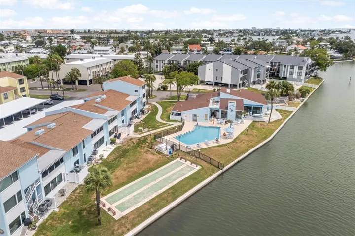 Bayfront Community pool and club house!