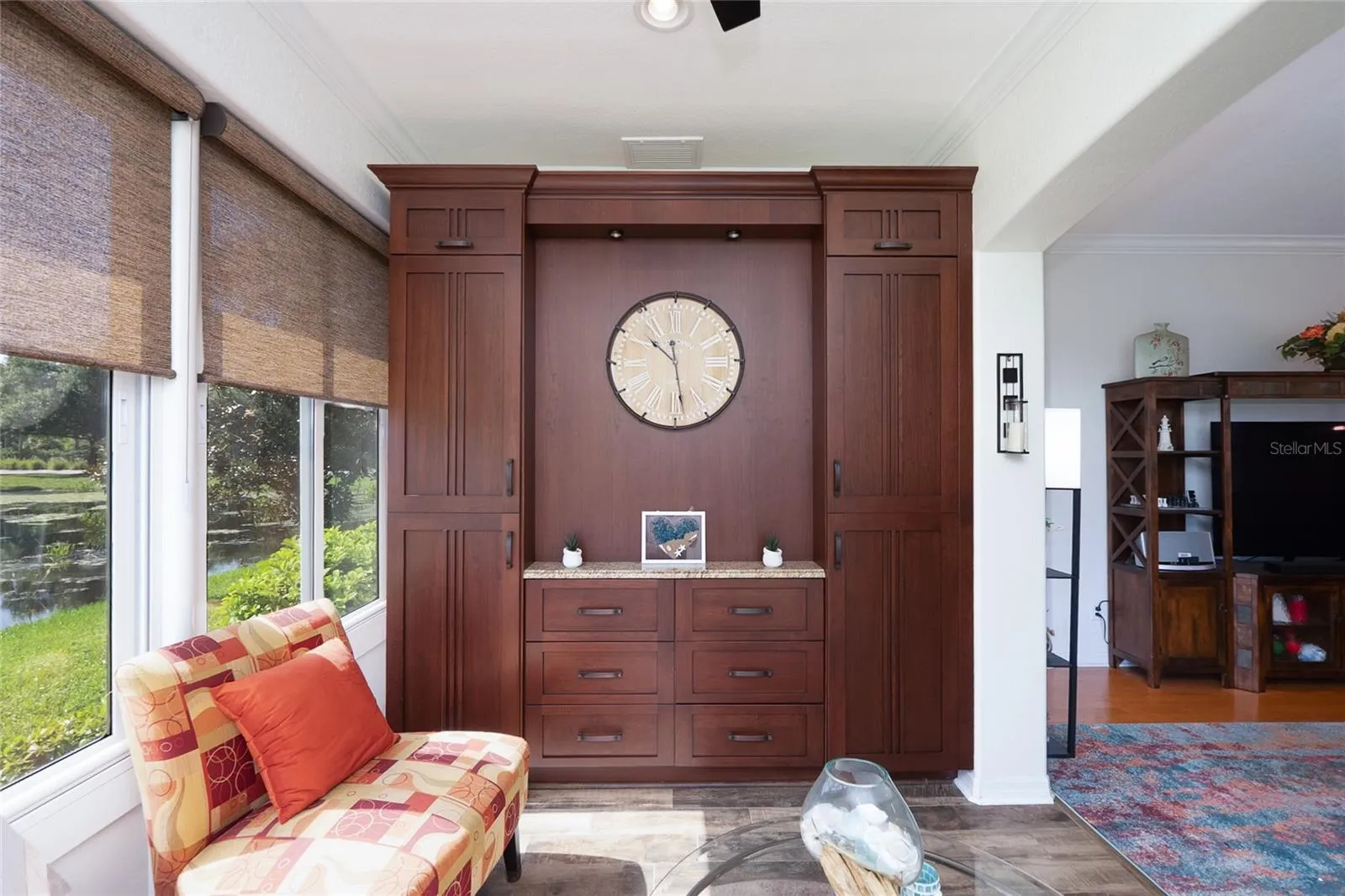 custom built in cabinets