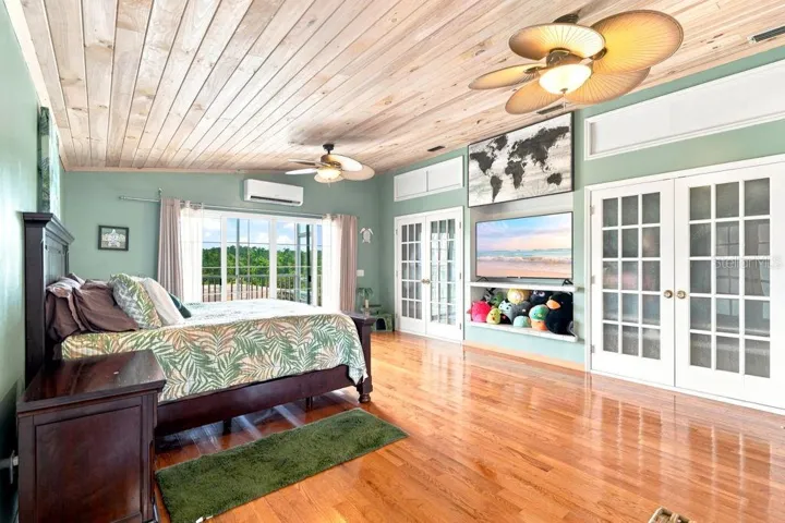 Primary Bedroom- Upstairs