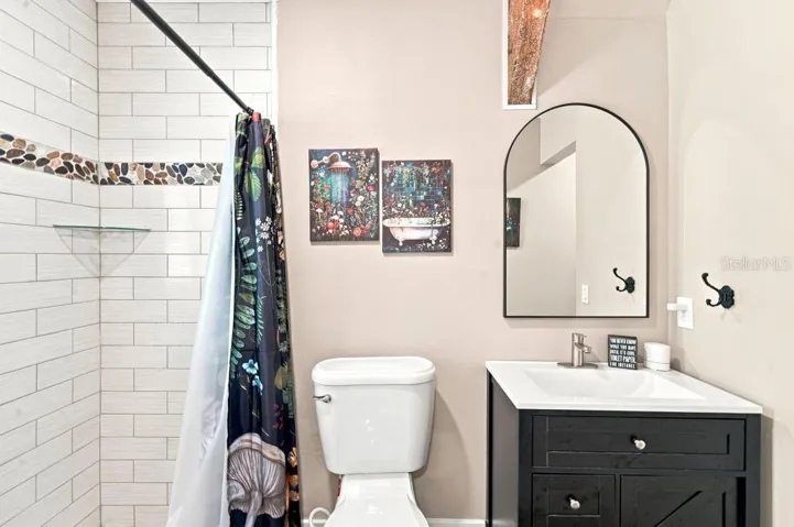 Guest Full Bath -downstairs