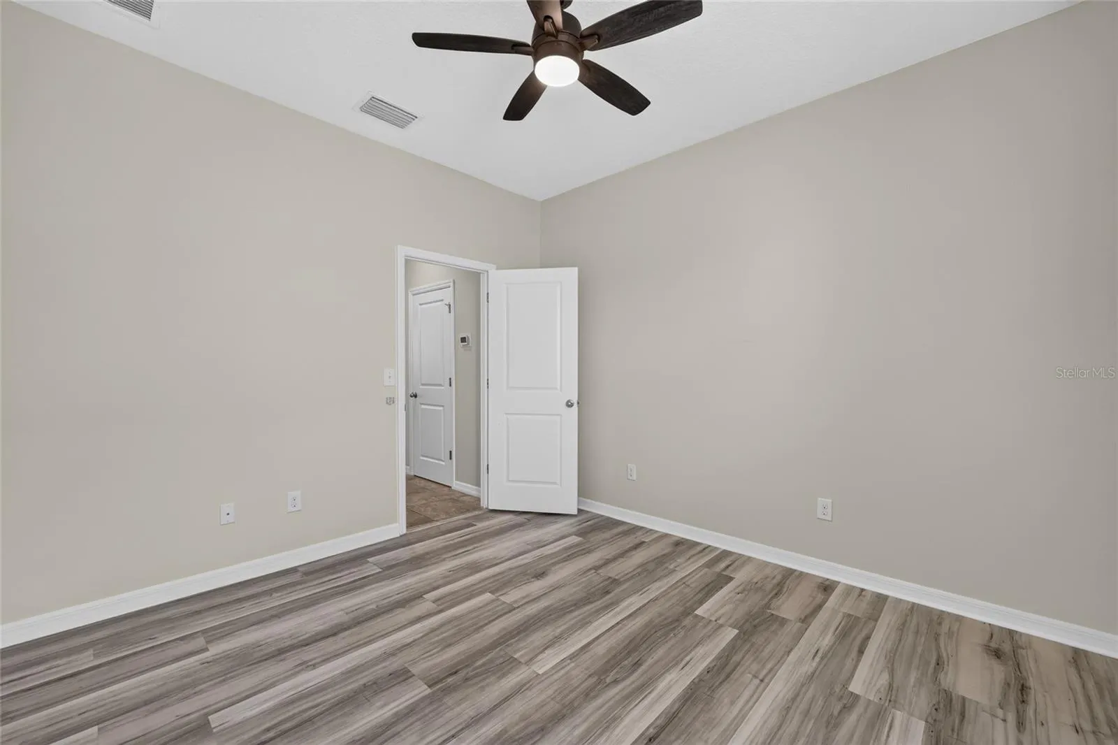 Guest bedroom 2