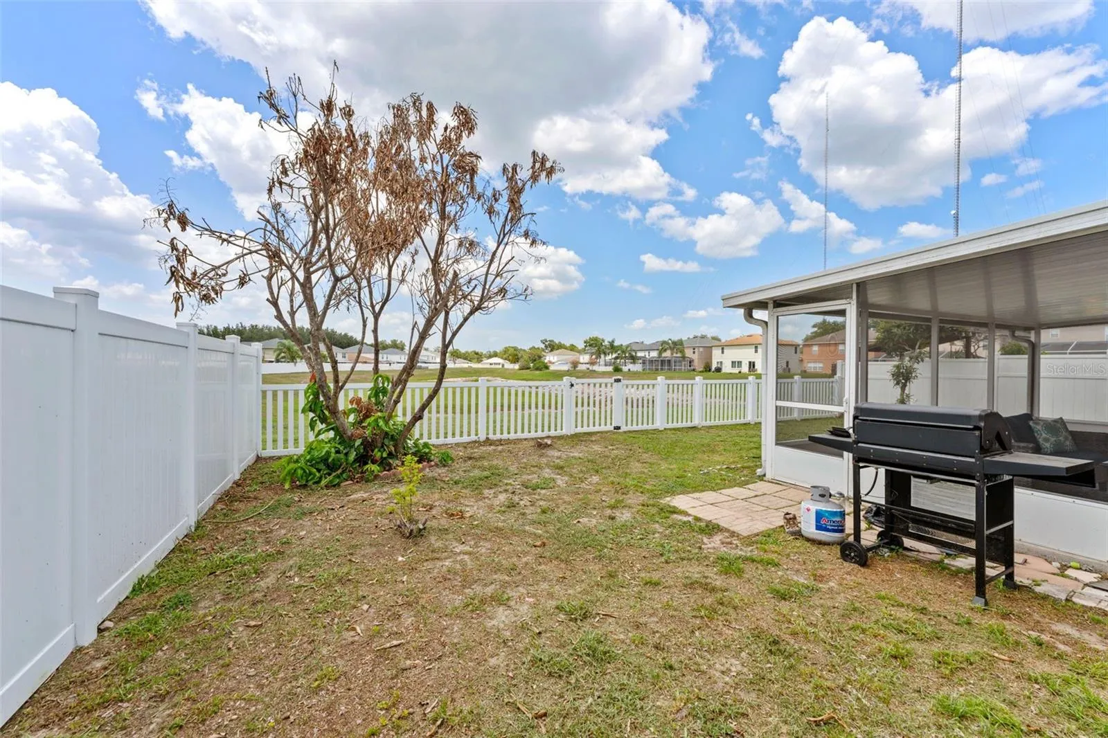 New vinyl fencing