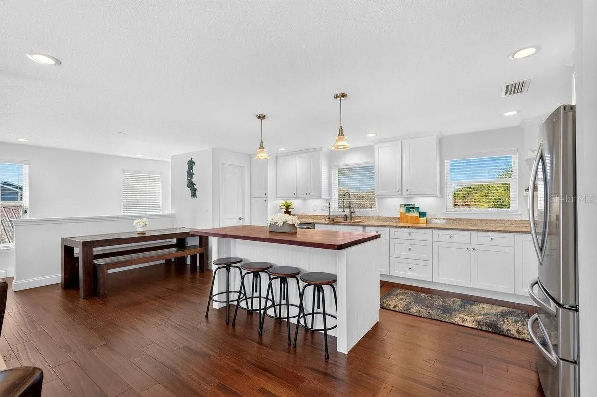 Kitchen &amp; dining area