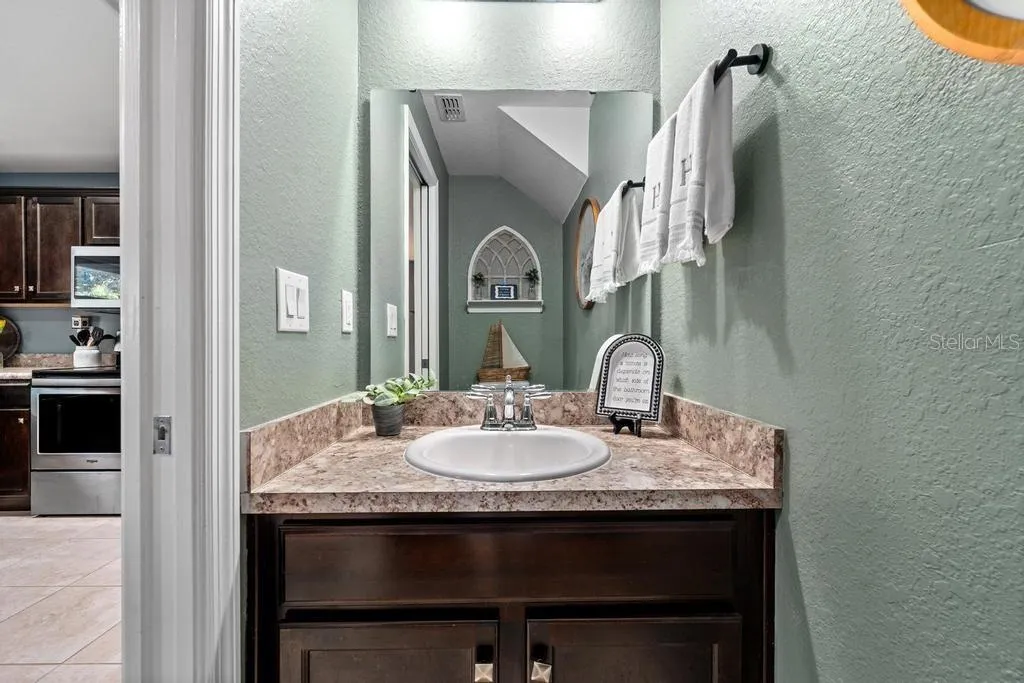 half bath down stairs