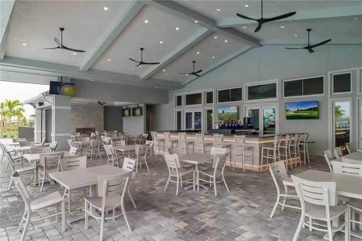 Exterior Restaurant Seating