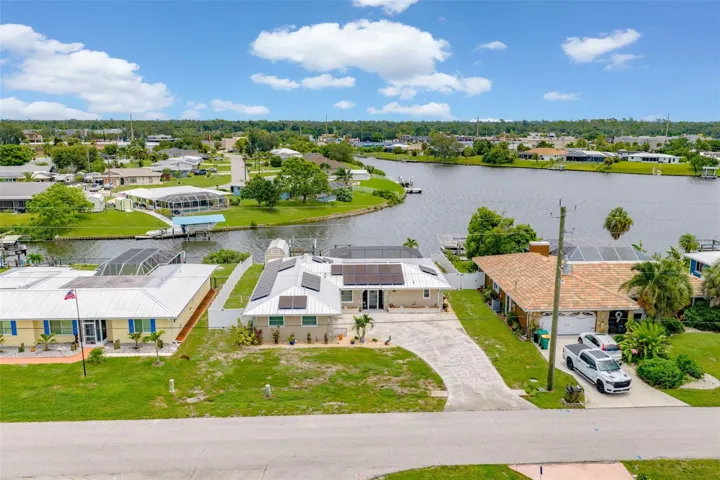 Panoramic saltwater Lakefront Living