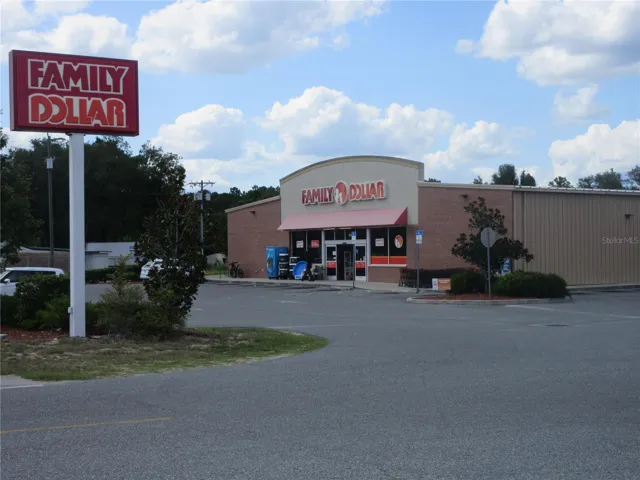 Neighboring Family Dollar