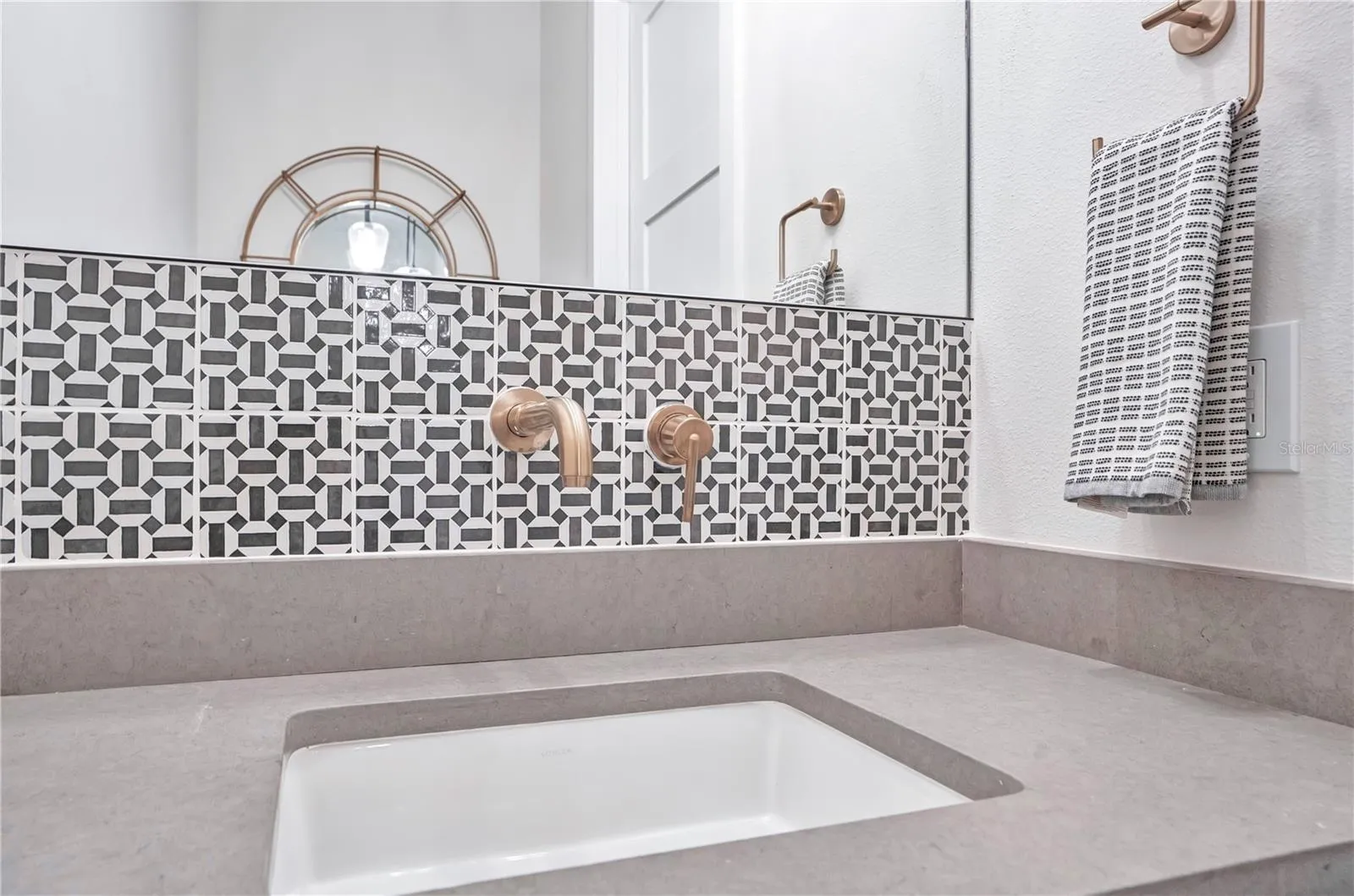 Powder bath