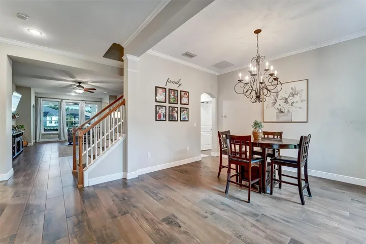 Entry Way/Formal Dinning