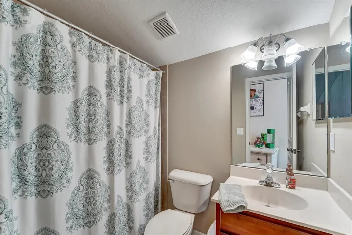 Upstairs Bathroom 4