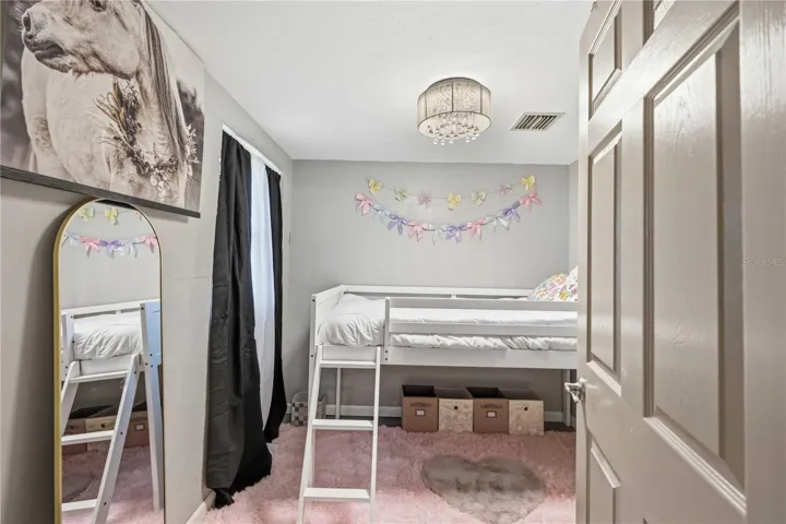 Bed 3 / Den
