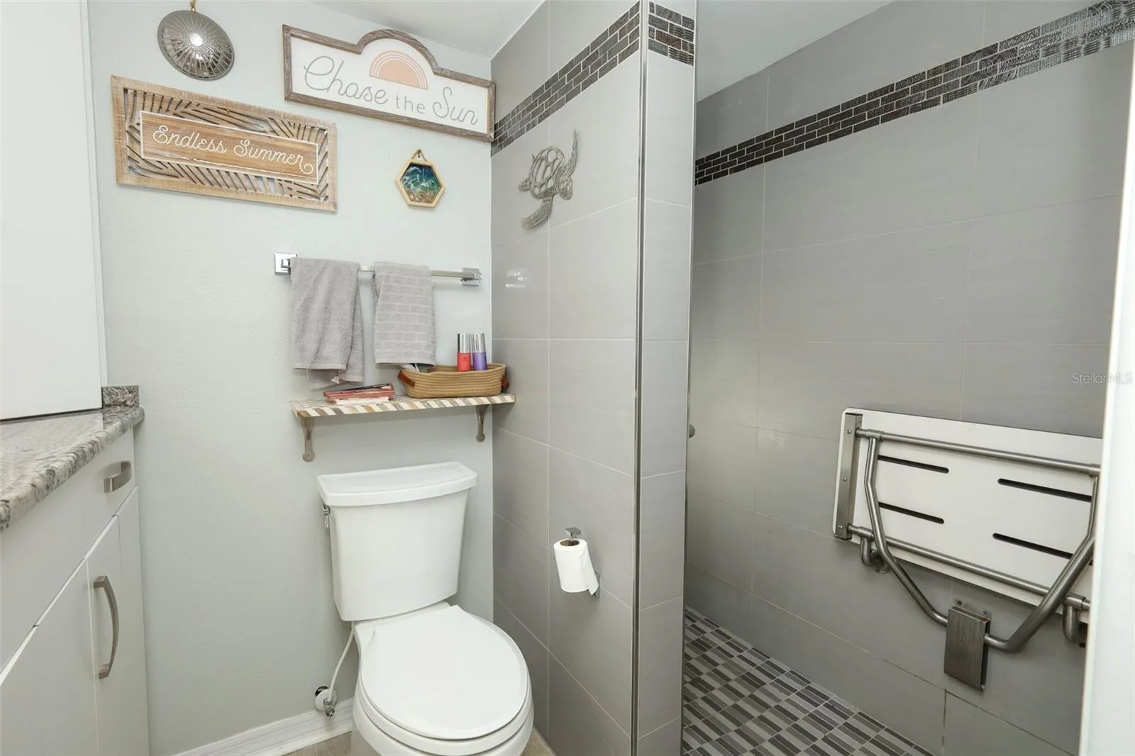 Master Bathroom - Alt View