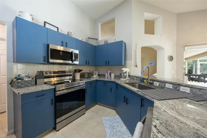 Custom cabinets with Grantie Counter tops