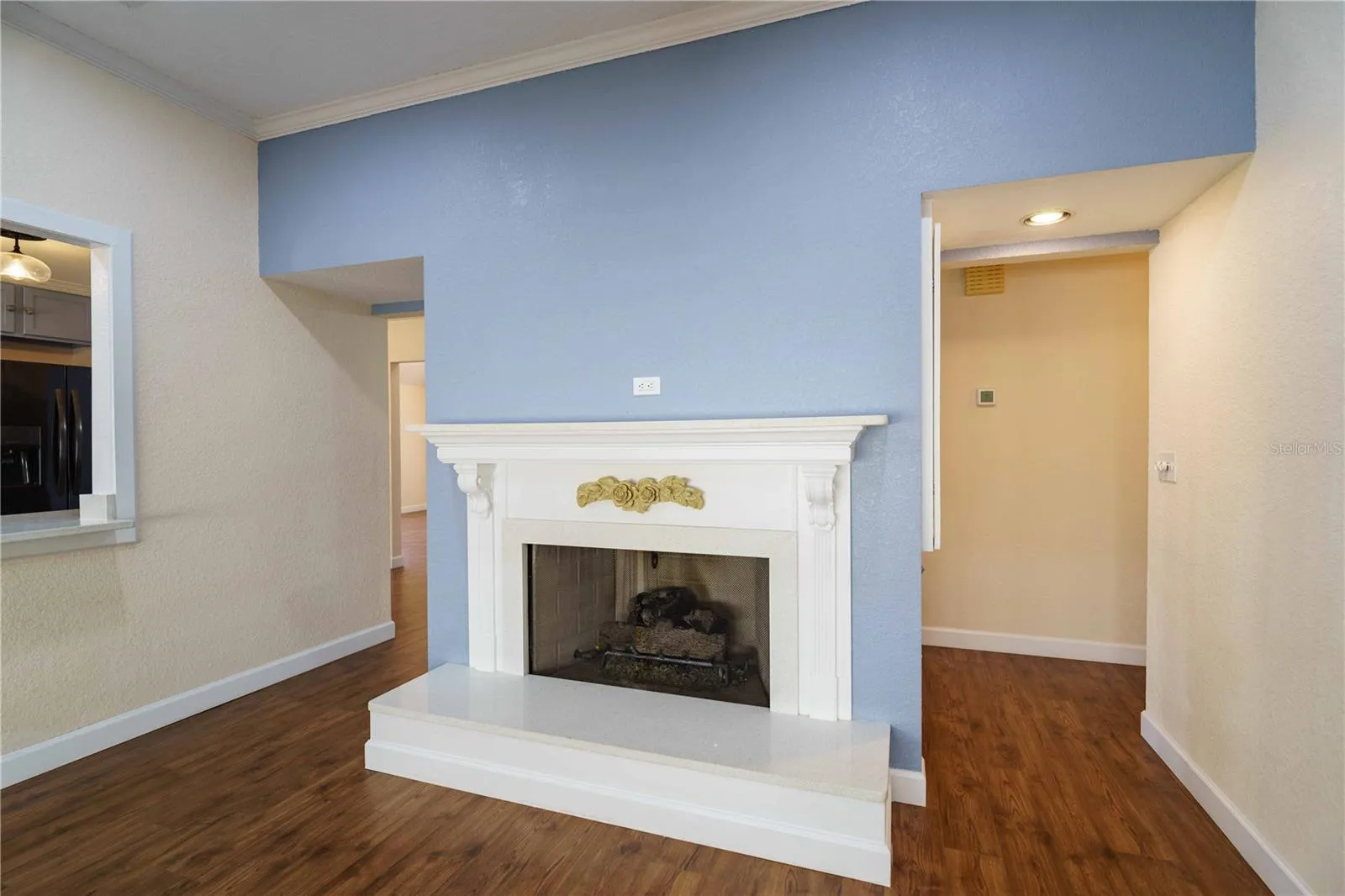 Gas fireplace with quartz surround