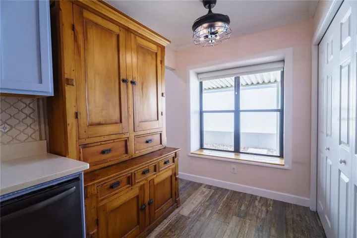 Window seat in kitchen
