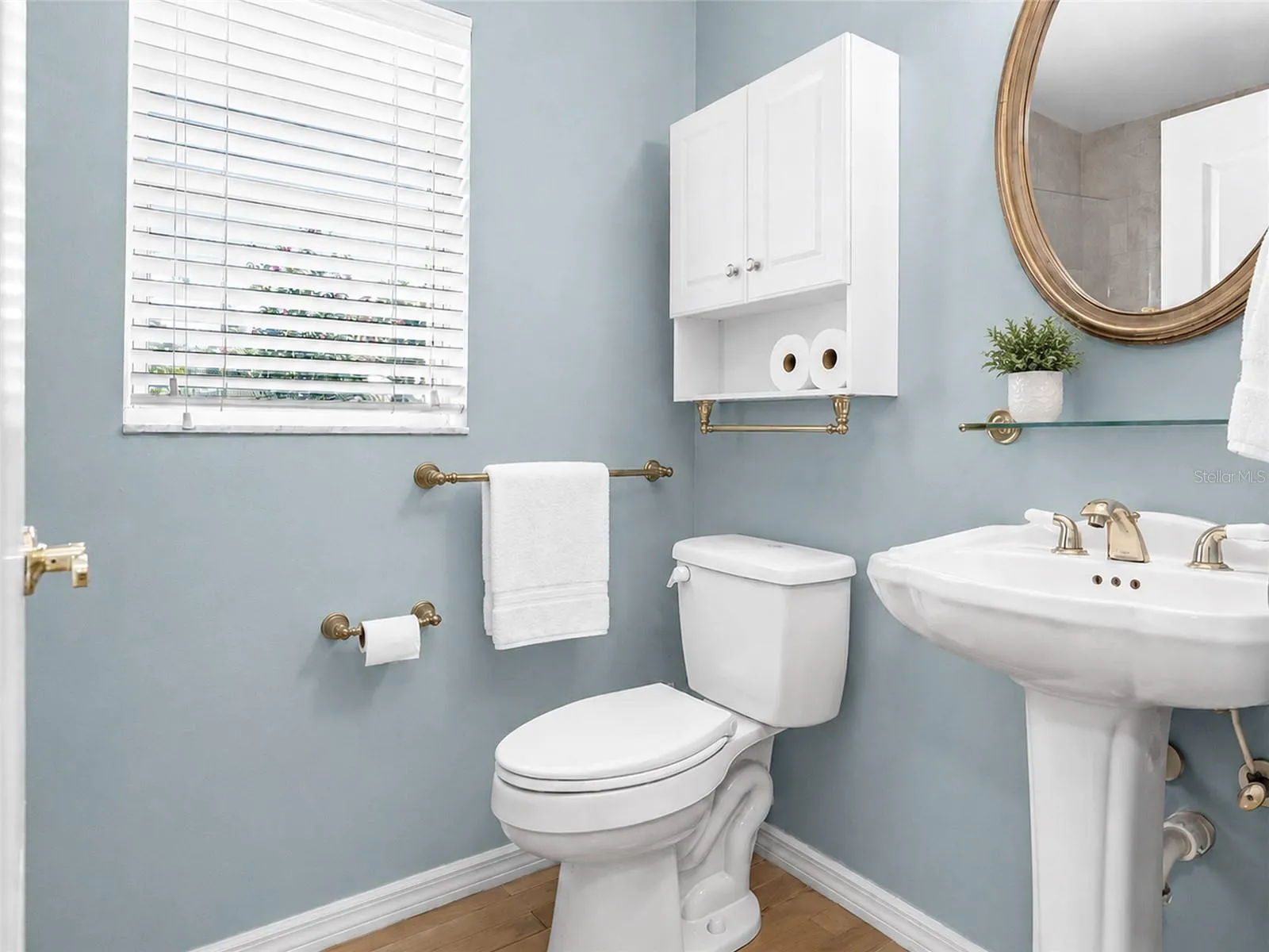 BATHROOM 2