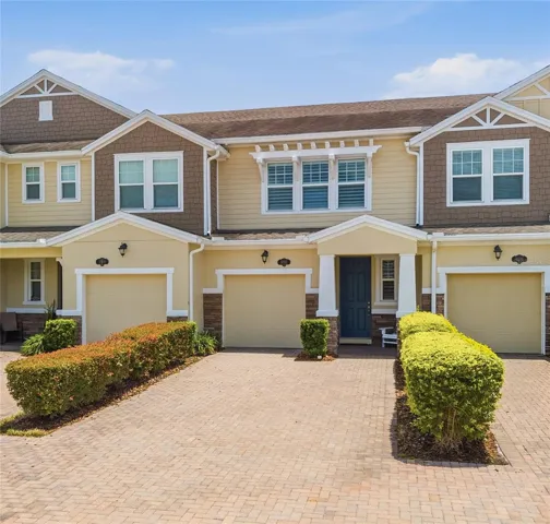 Spacious 1700sf Townhome with Garage!