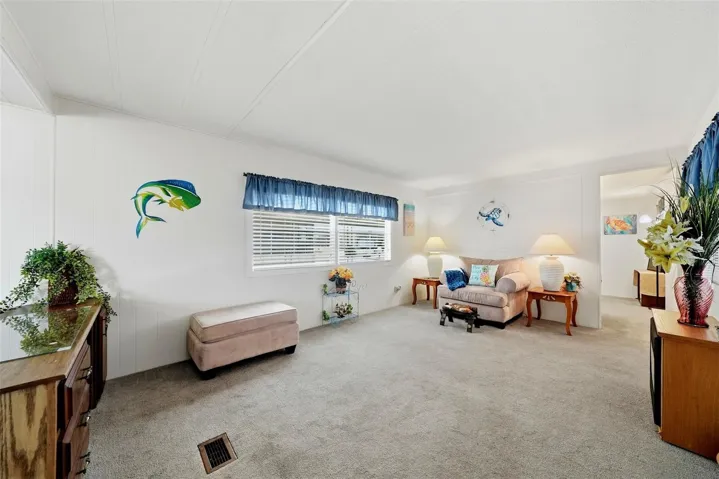 Spacious and open livingroom