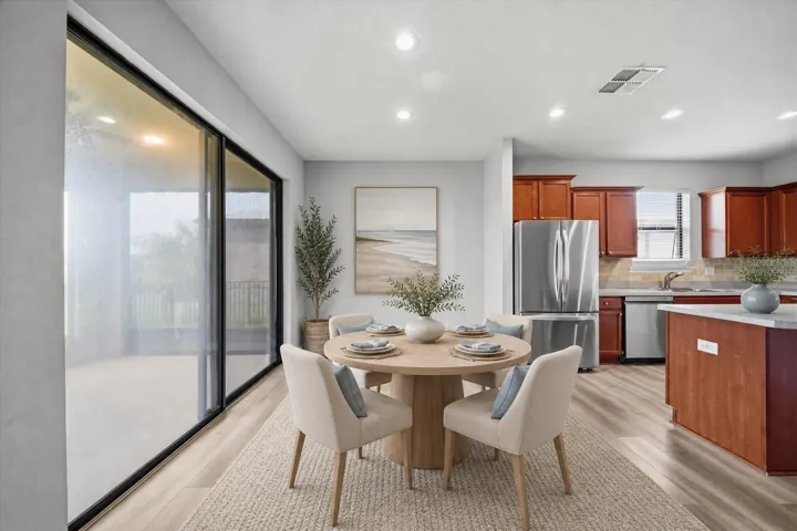 Dinette - virtually staged