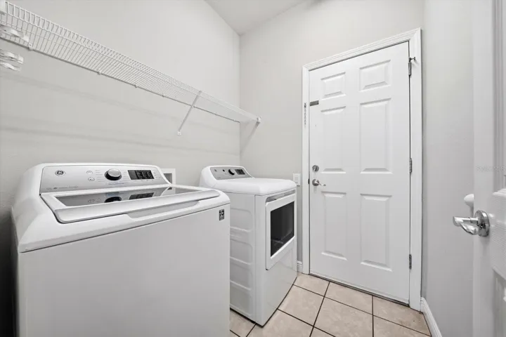 Laundry room between kitchen and garage