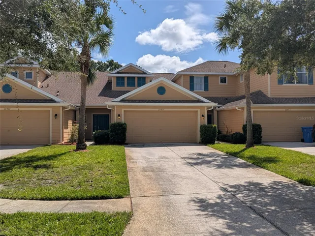 Lovely townhome located in Live Oak Community