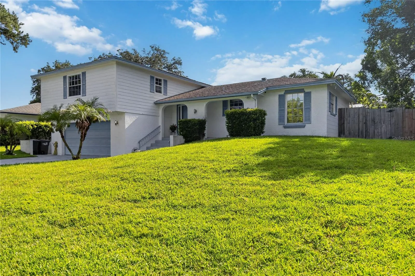 5 BR / 2.5 BA, 2400 sq ft, Tri-level POOL home in Spring Oaks - 656 Little Wekiva Rd.