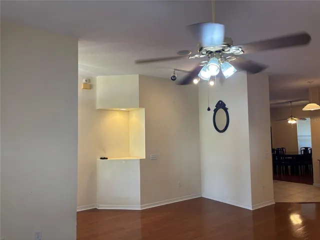 Ceiling fans and architectural niche