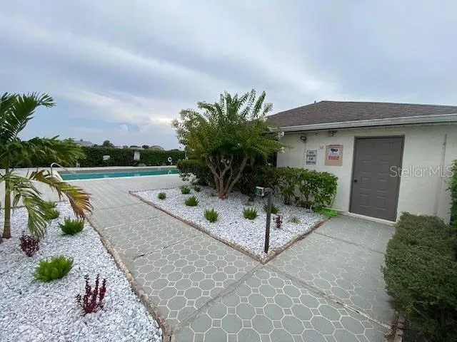Pool & Club House