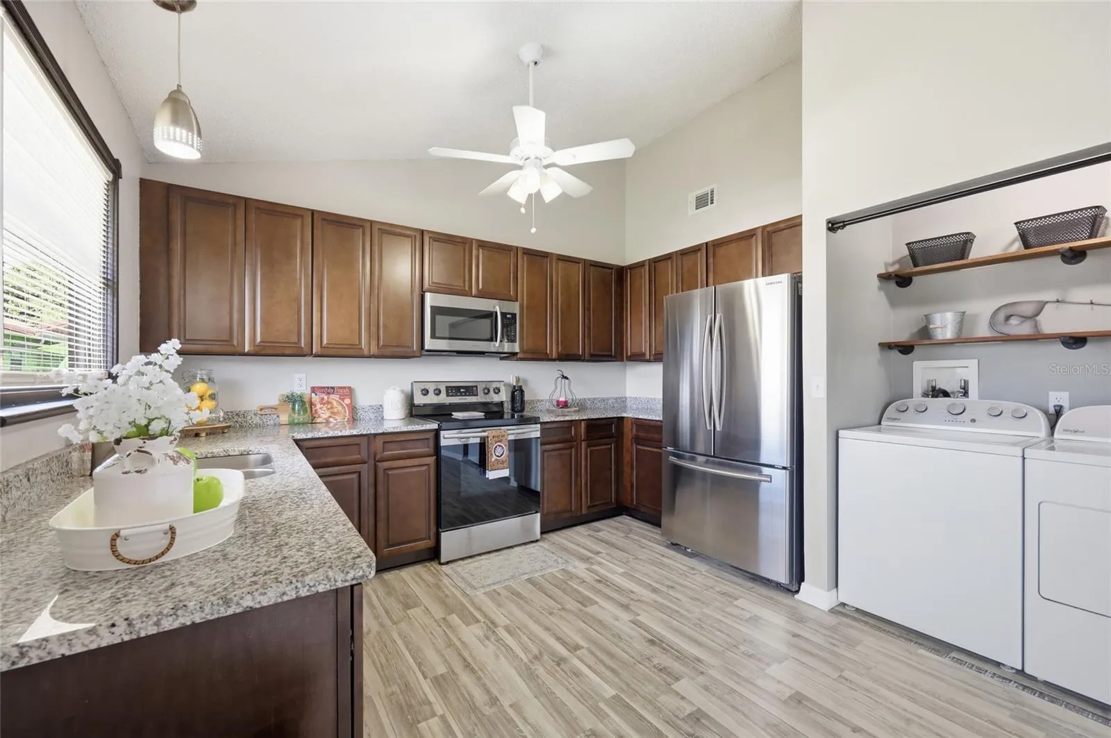Kitchen w/laundry area