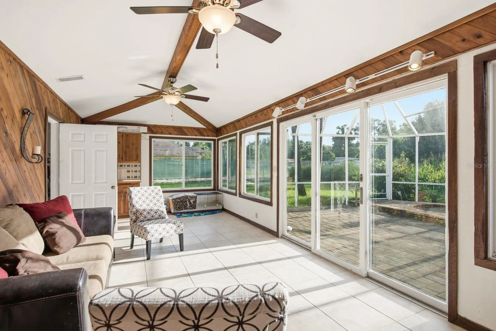 Huge Florida room overlooking the pool