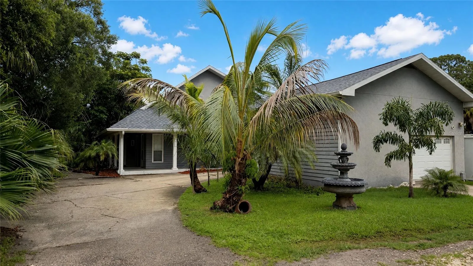 Welcome Home to this Pinellas Park Retreat!