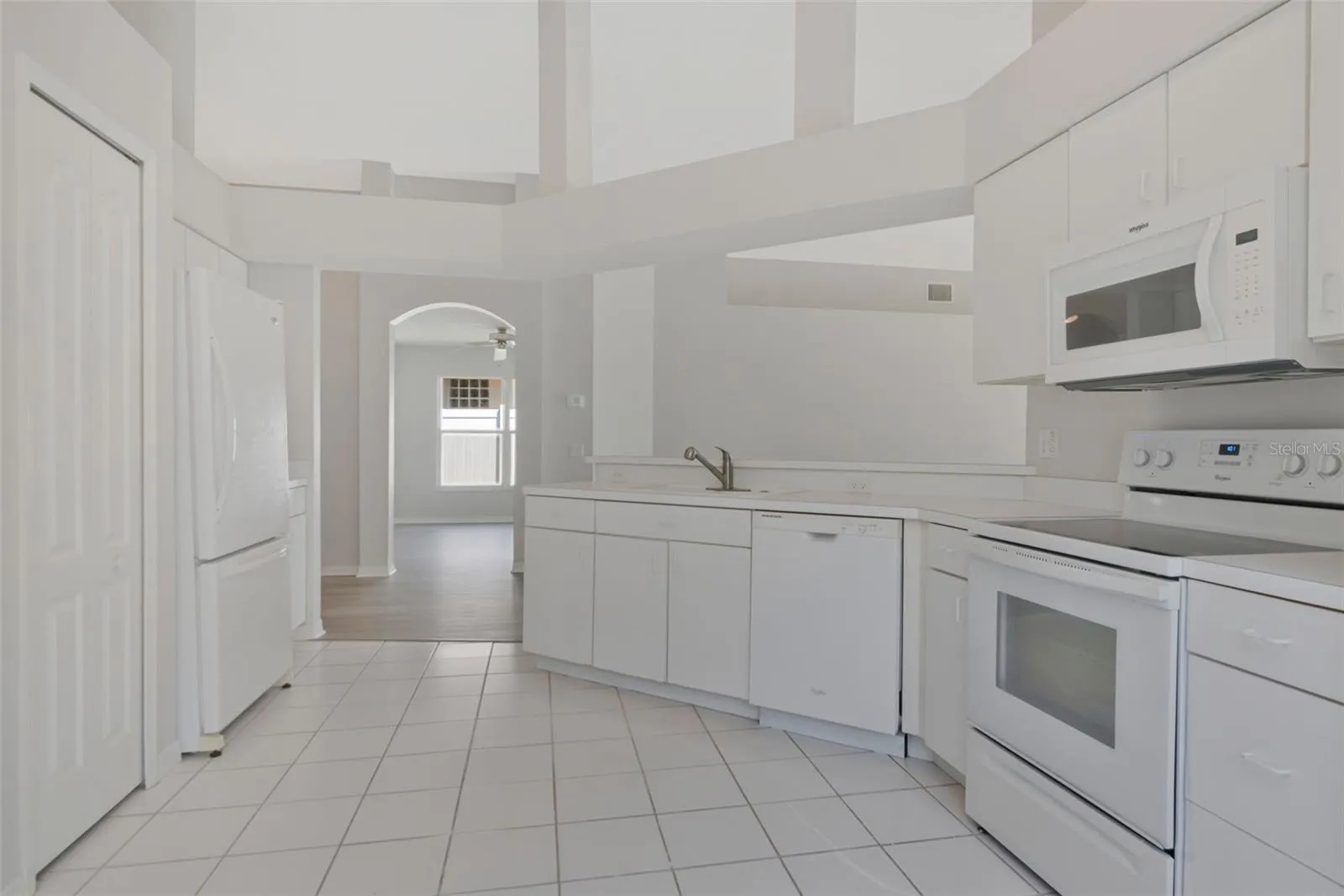 Kitchen w/ Breakfast Bar View of Florida/Great Room