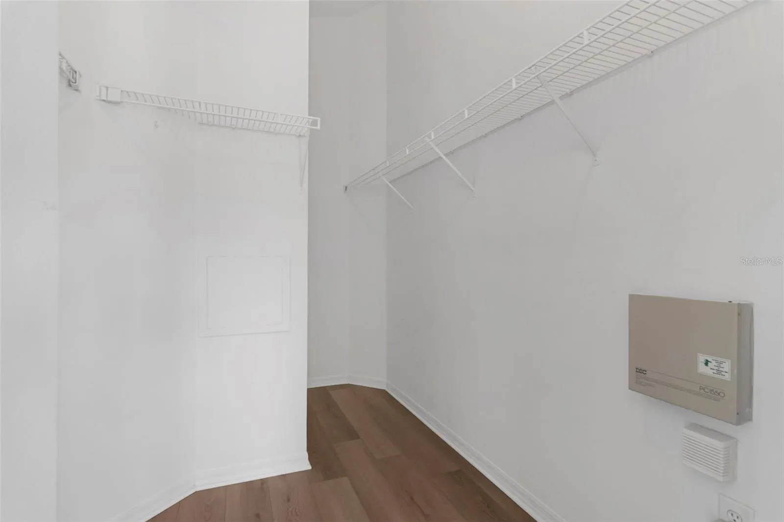Main Bedroom Walk-In Closet