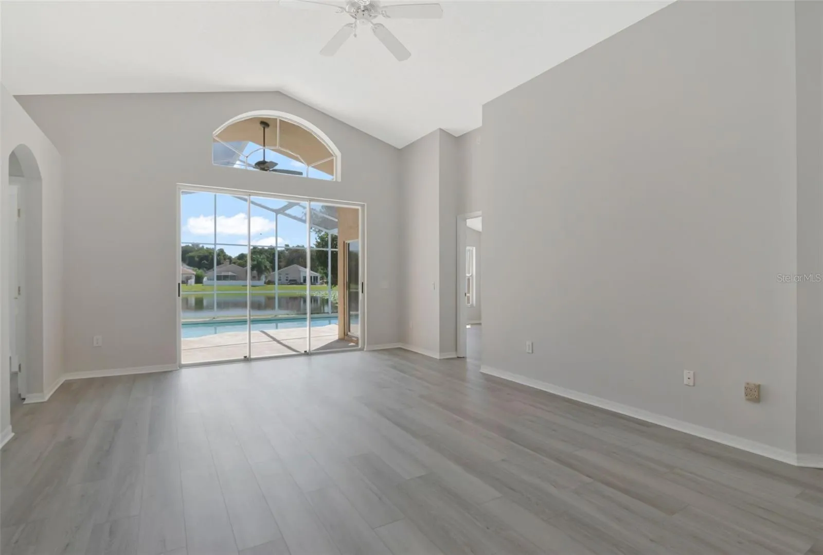 Florida/Great Room w/ Lakeview