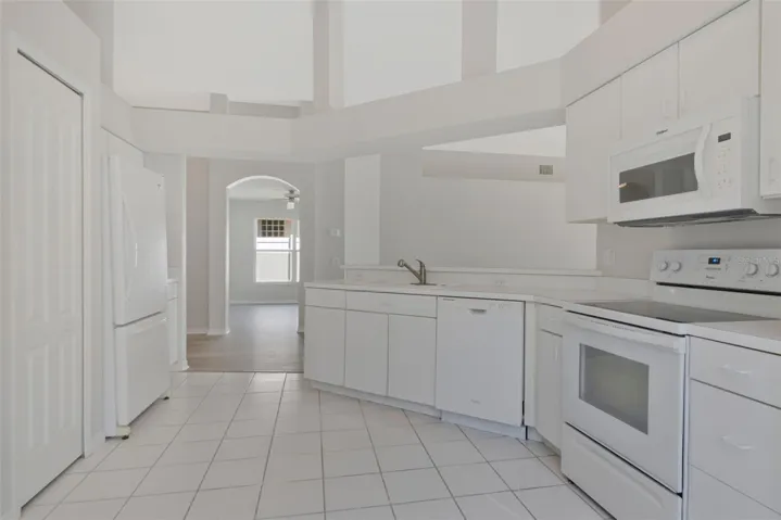 Kitchen w/ Breakfast Bar View of Florida/Great Room