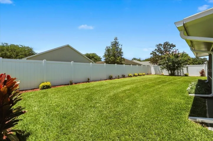 Lovely fenced back yard