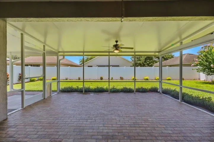 Large scr patio overlooking back yard