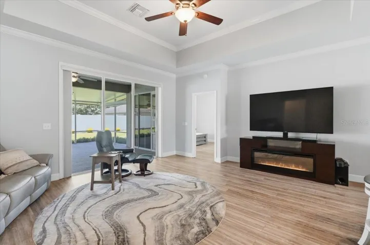 Great rm w/ sliders leading to scr patio