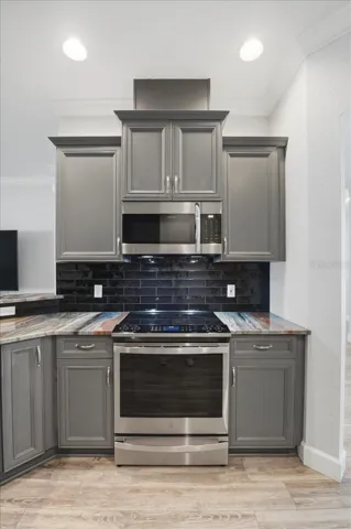 Remodeled kitchen w/ upgraded appliances