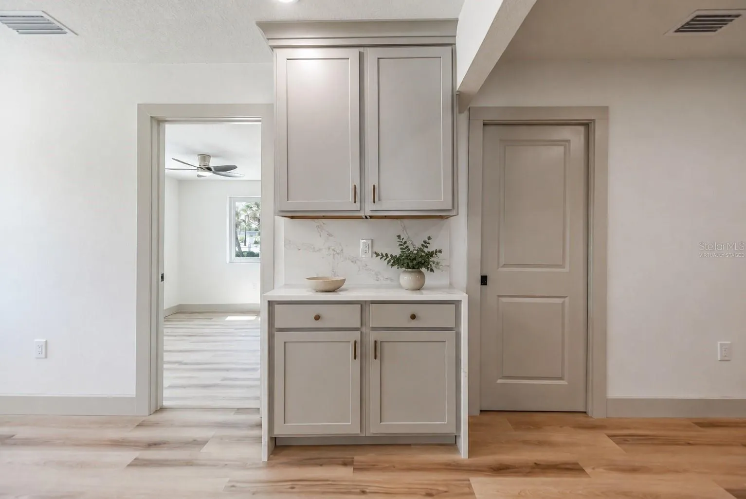 Virtually Staged, Kitchen / Bar.