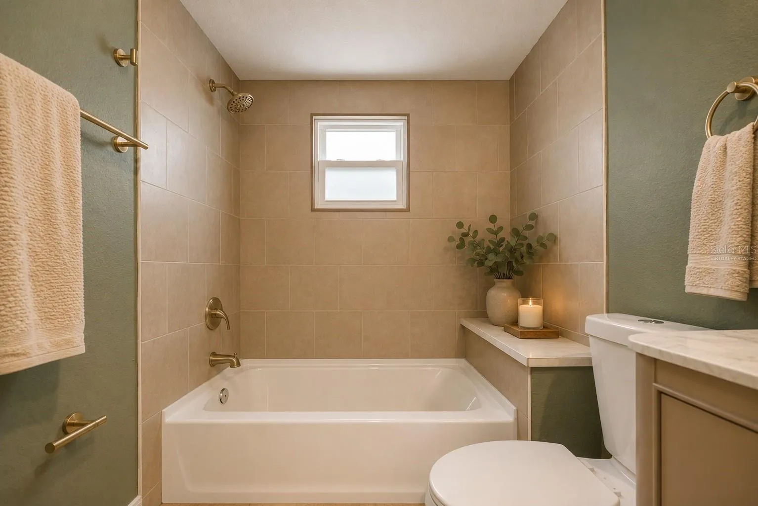 Virtually Staged, Guest Bathroom Tub.