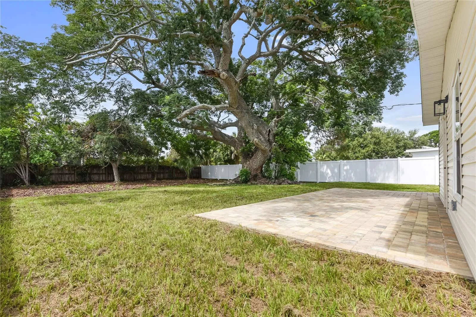Backyard paver patio