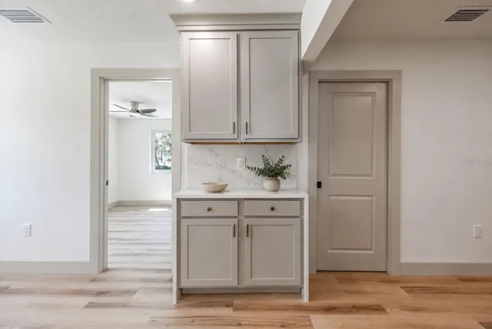 Virtually Staged, Kitchen / Bar.
