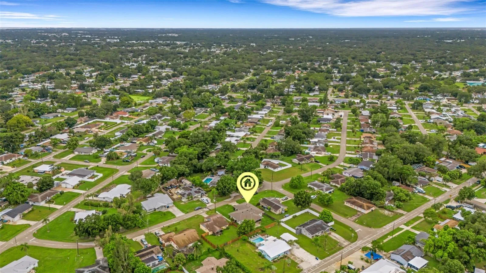 Close proximity to downtown and SRQ memorial hospital