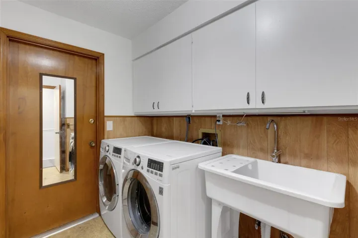 Ample storage, brand new oversized utility sink.